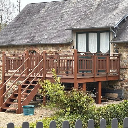 Gites In Le Neufbourg -Mortain Exteriör bild