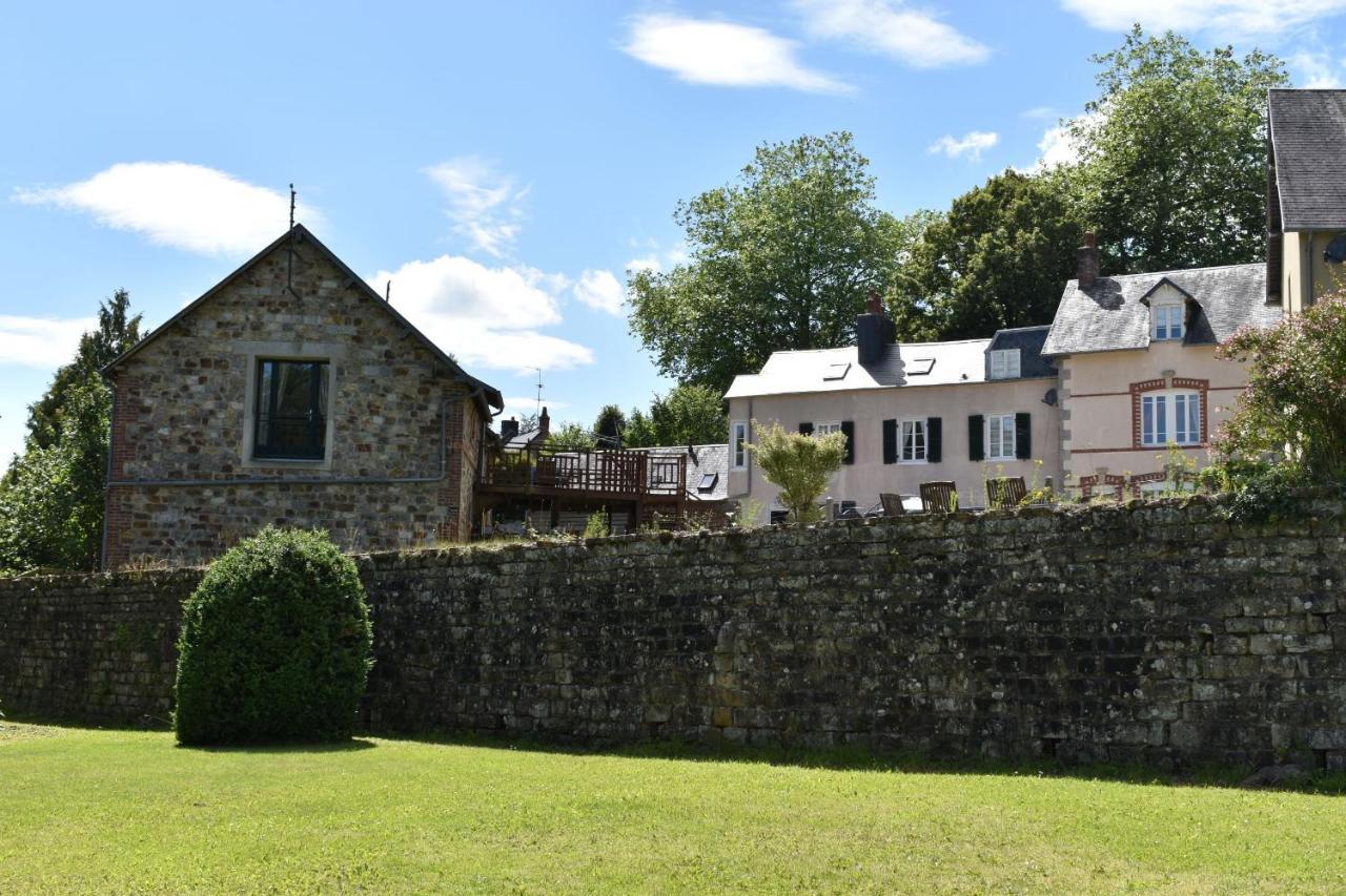 Gites In Le Neufbourg -Mortain Exteriör bild