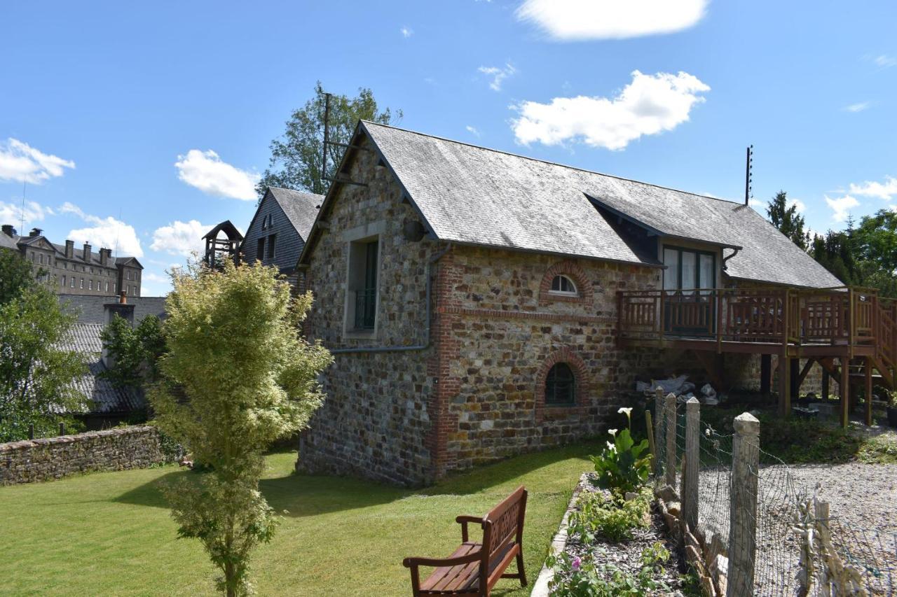 Gites In Le Neufbourg -Mortain Exteriör bild