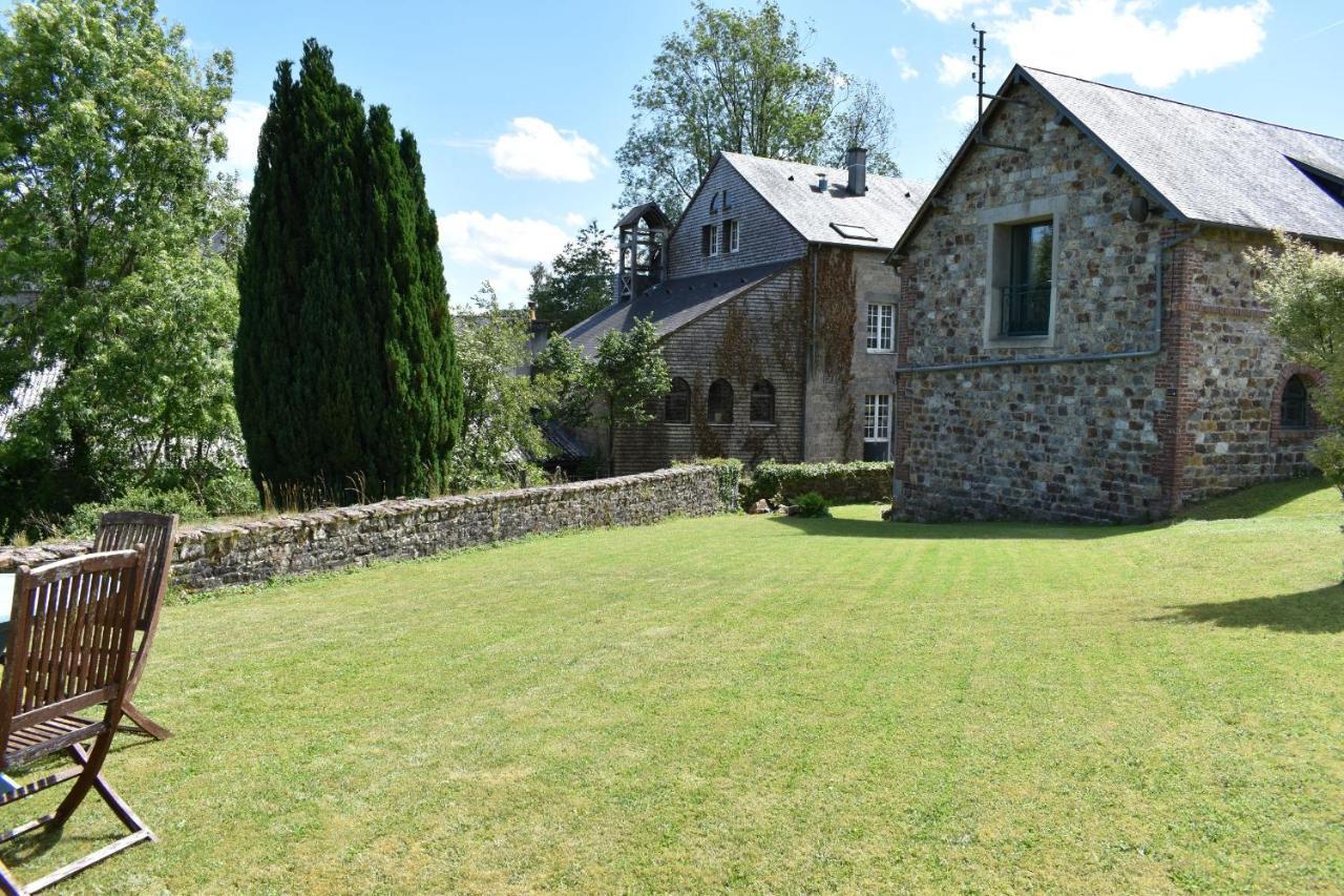 Gites In Le Neufbourg -Mortain Exteriör bild