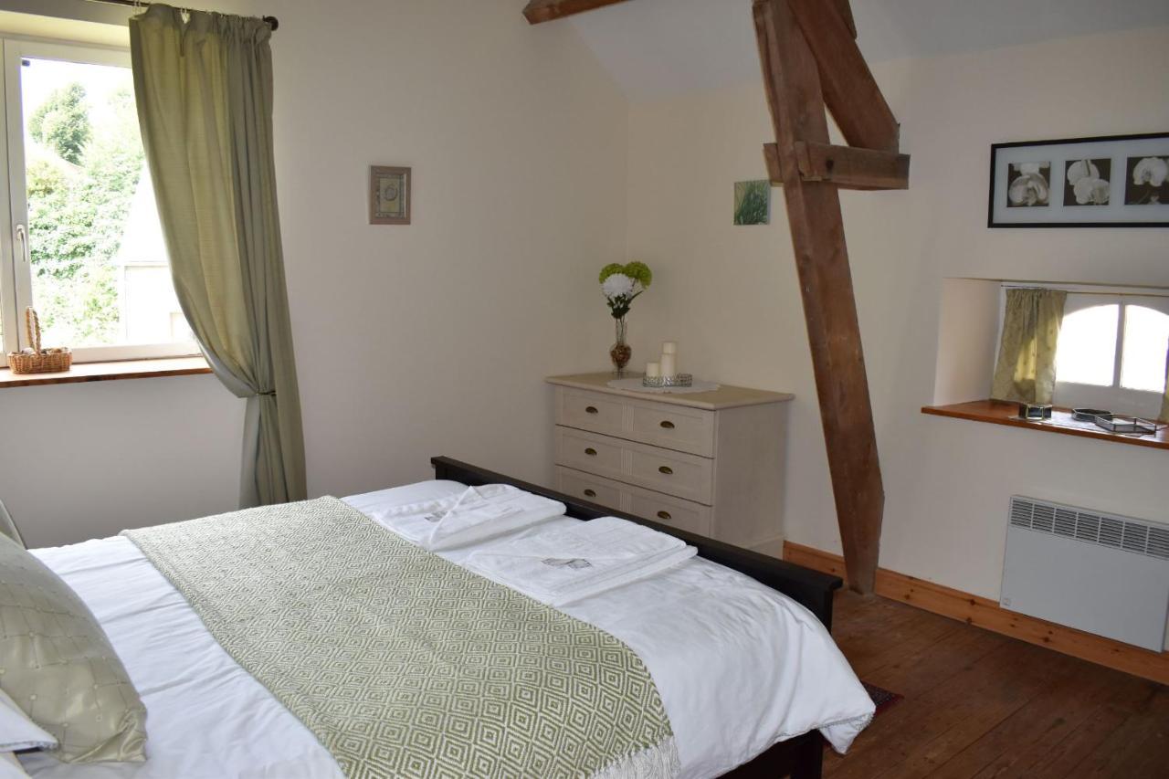 Gites In Le Neufbourg -Mortain Exteriör bild