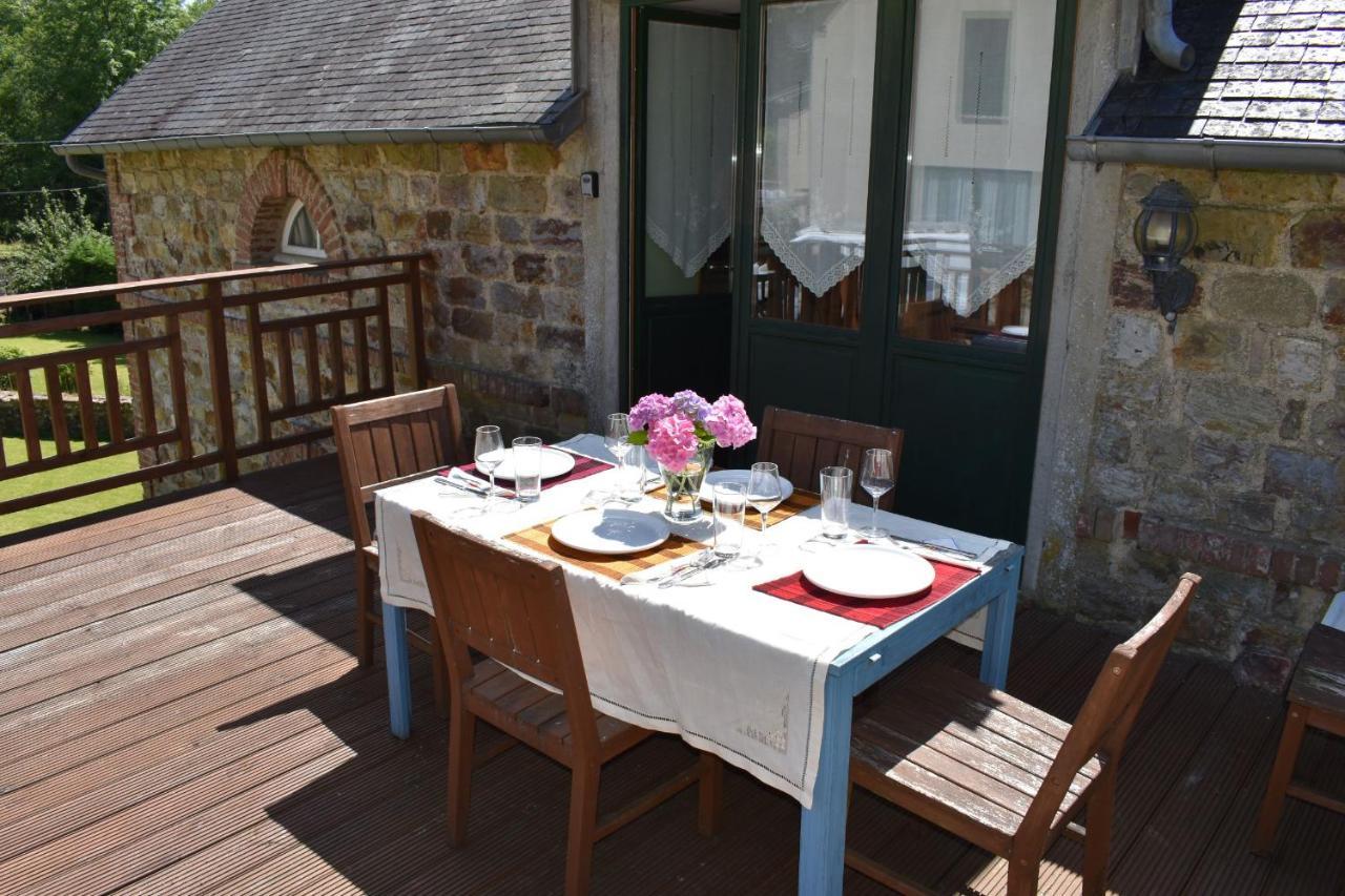 Gites In Le Neufbourg -Mortain Exteriör bild