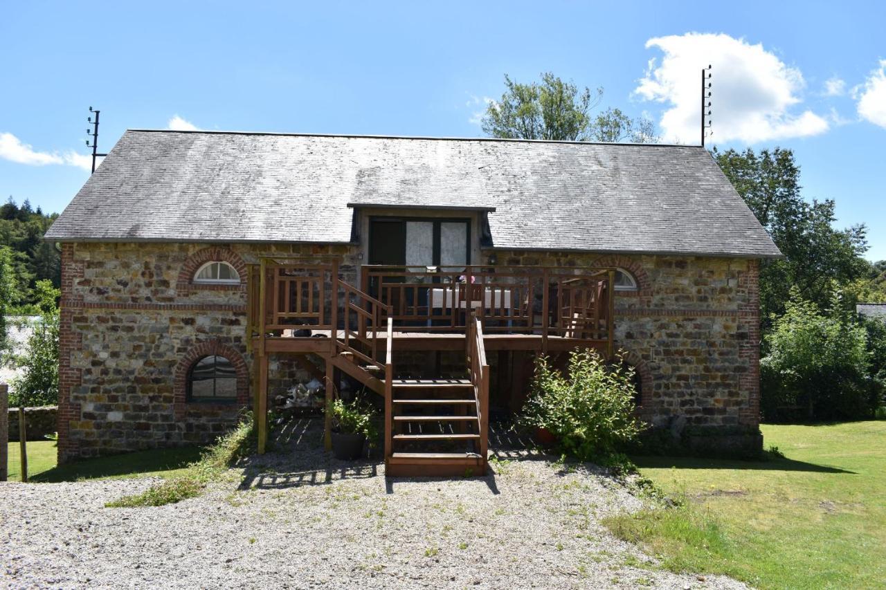 Gites In Le Neufbourg -Mortain Exteriör bild