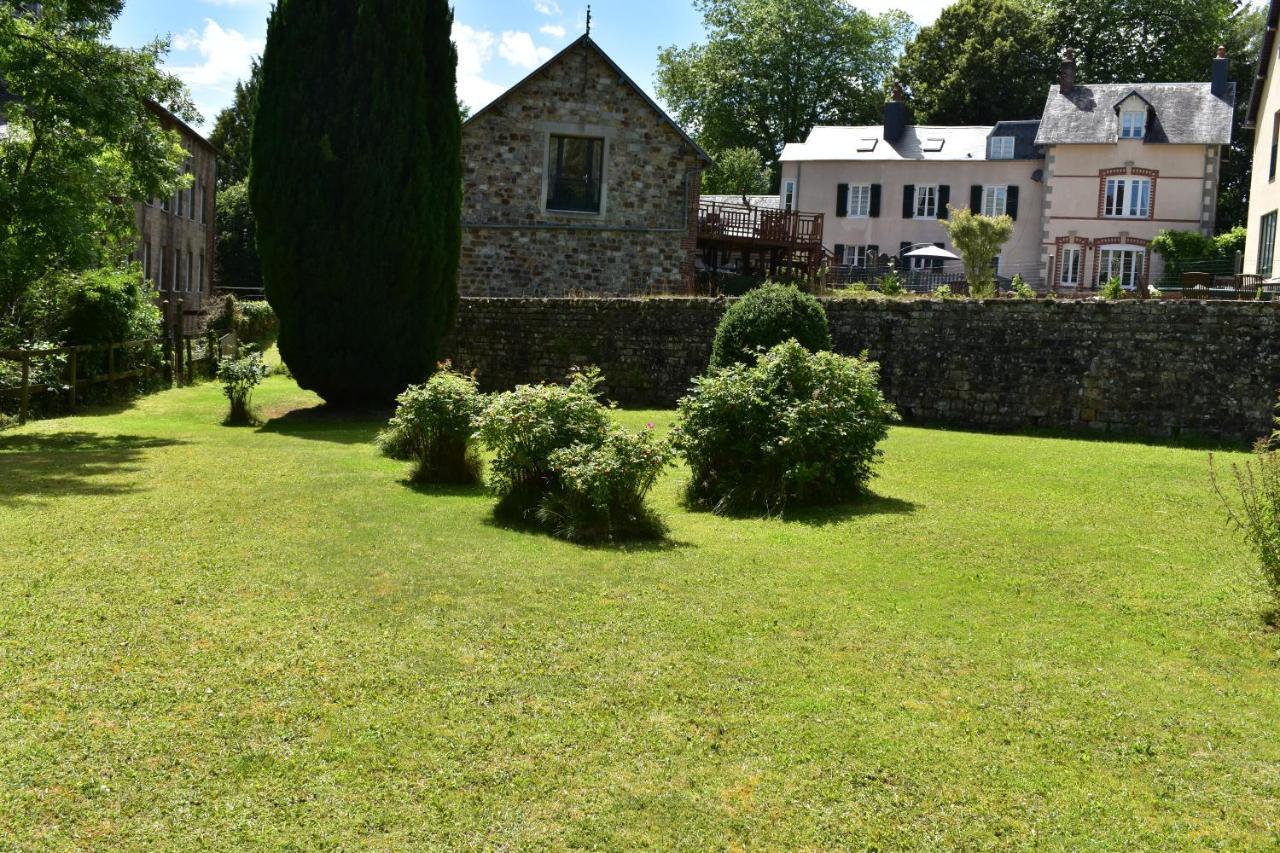 Gites In Le Neufbourg -Mortain Exteriör bild
