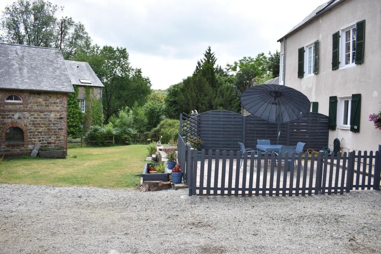 Gites In Le Neufbourg -Mortain Exteriör bild