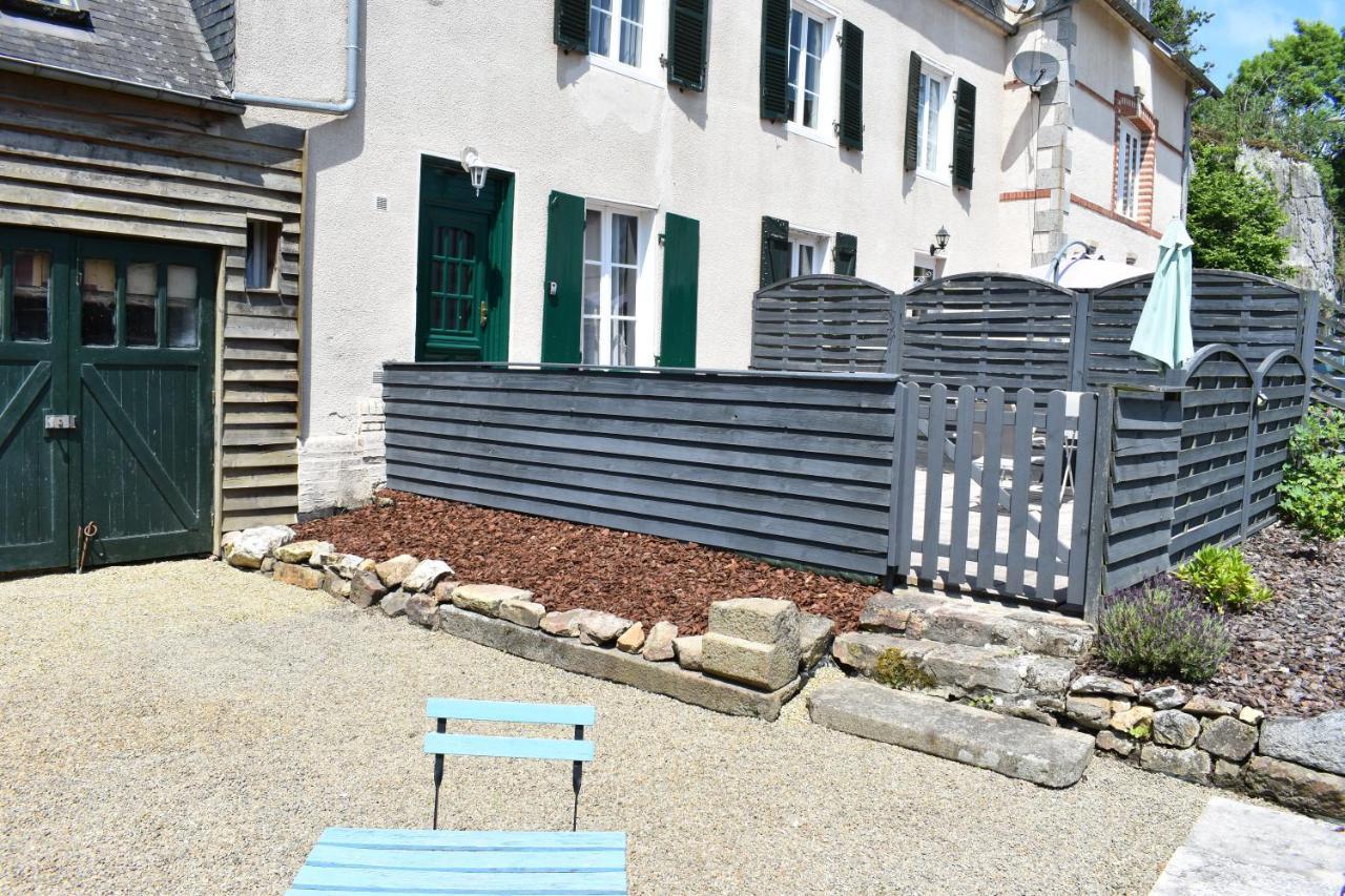 Gites In Le Neufbourg -Mortain Exteriör bild