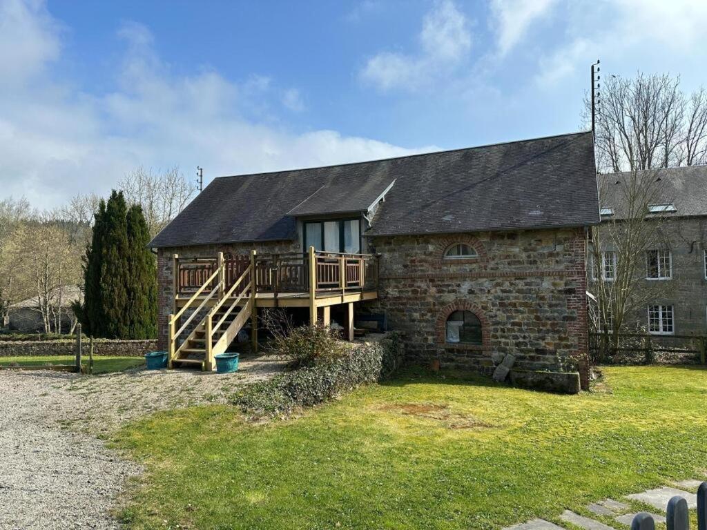 Gites In Le Neufbourg -Mortain Exteriör bild