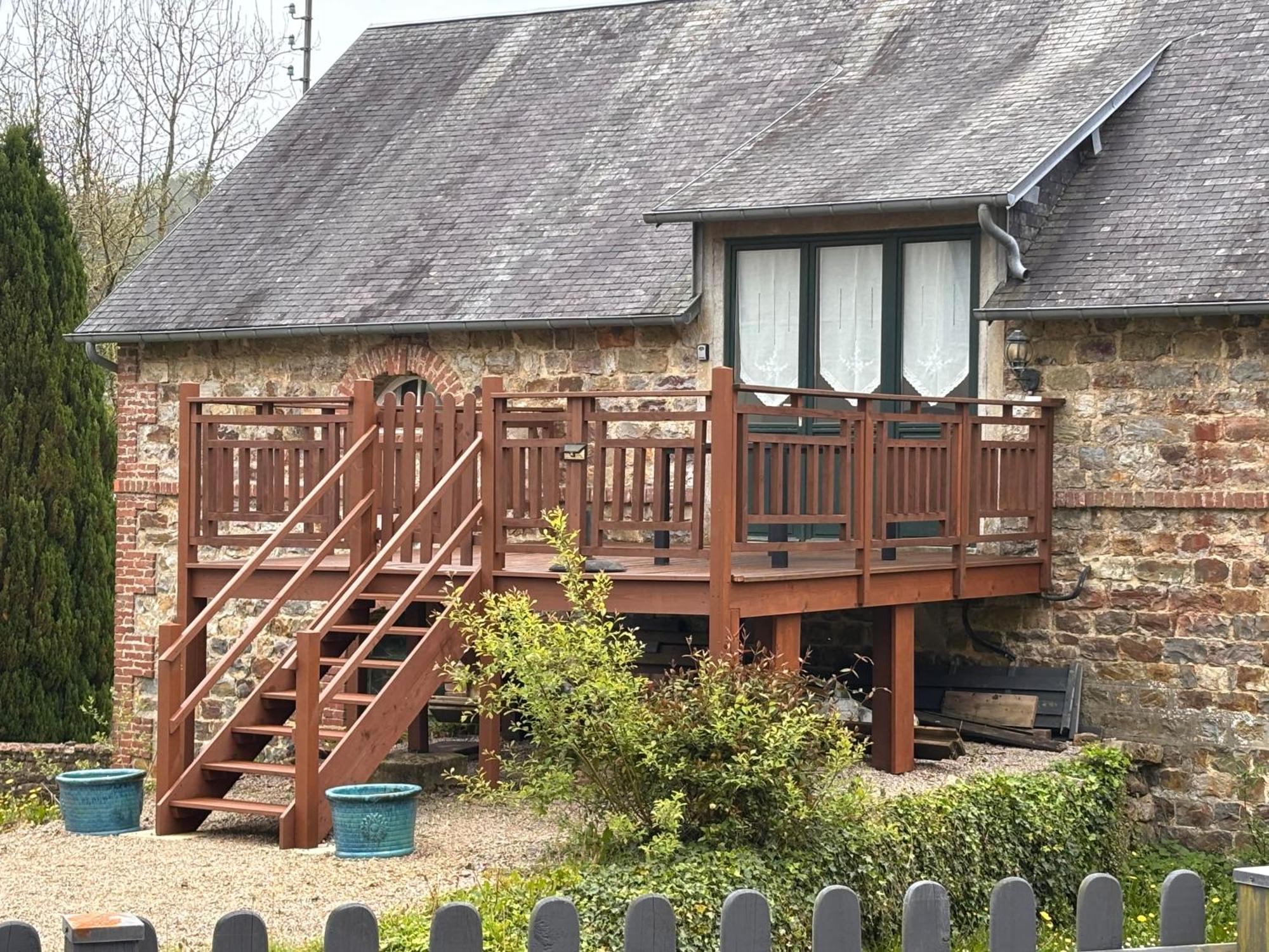 Gites In Le Neufbourg -Mortain Exteriör bild